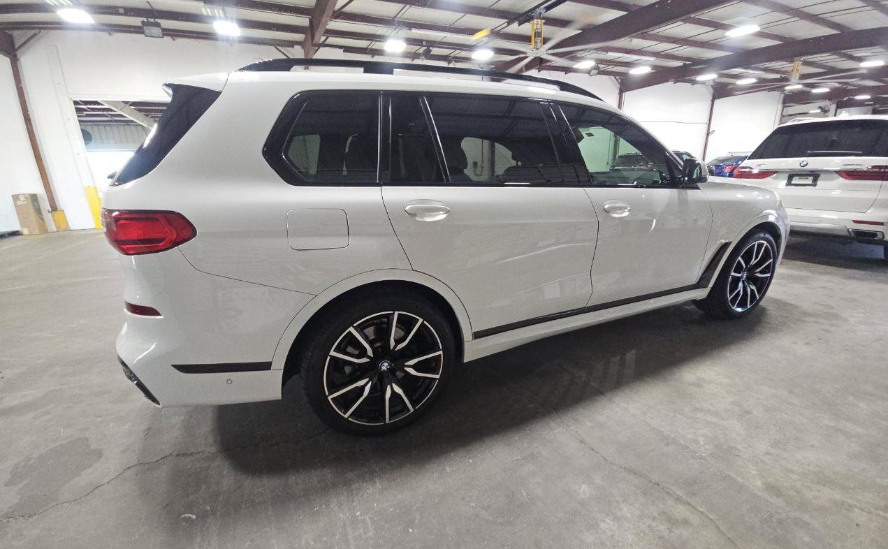 Used 2020 BMW X7 xDrive40i w/ M Sport Package AWD/4WD image 4