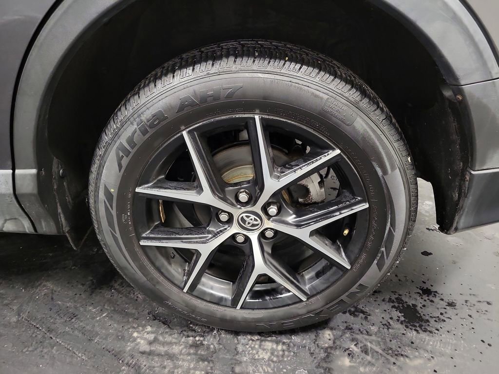 Used 2016 Toyota RAV4 SE image 10