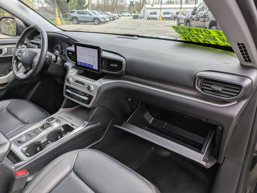 Used 2021 Ford Explorer XLT w/ Equipment Group 202A AWD/4WD image 25