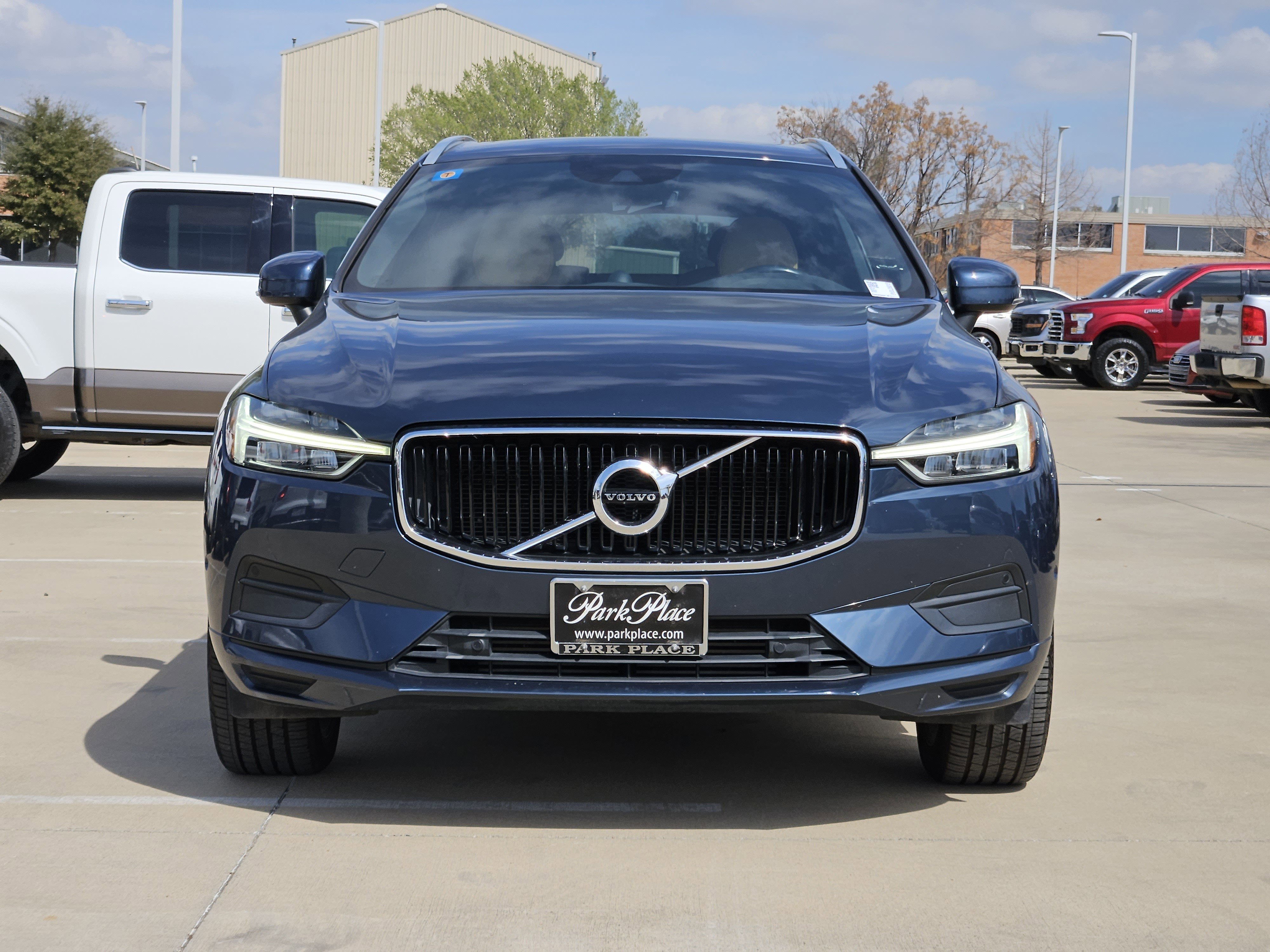 Used 2018 Volvo XC60 T5 Momentum w/ Vision Package image 6