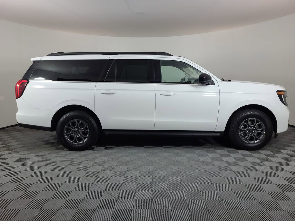 Used 2025 Ford Expedition Max Active AWD/4WD image 2