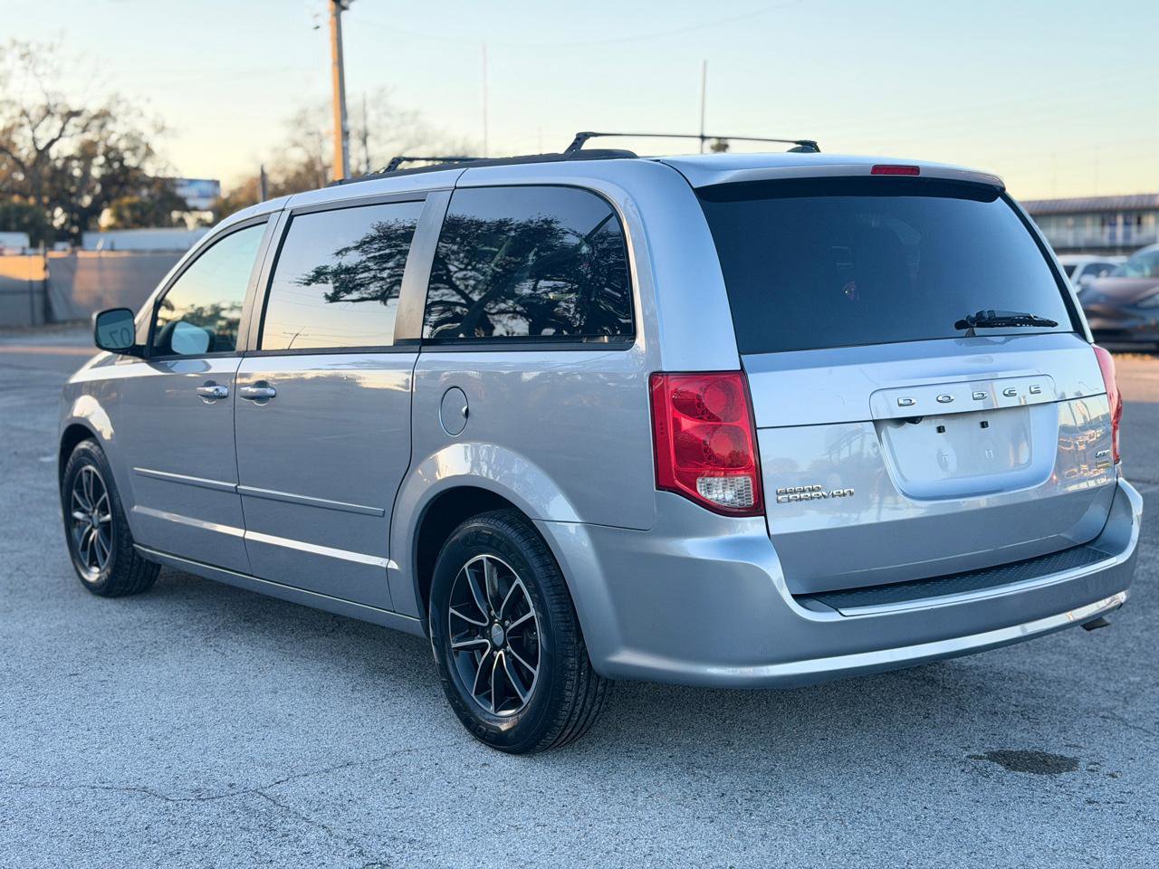 Used 2017 Dodge Grand Caravan GT image 3