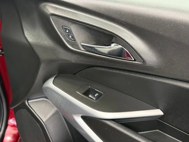 Used 2025 Chevrolet Trax LS w/ Driver Confidence Package FWD image 22