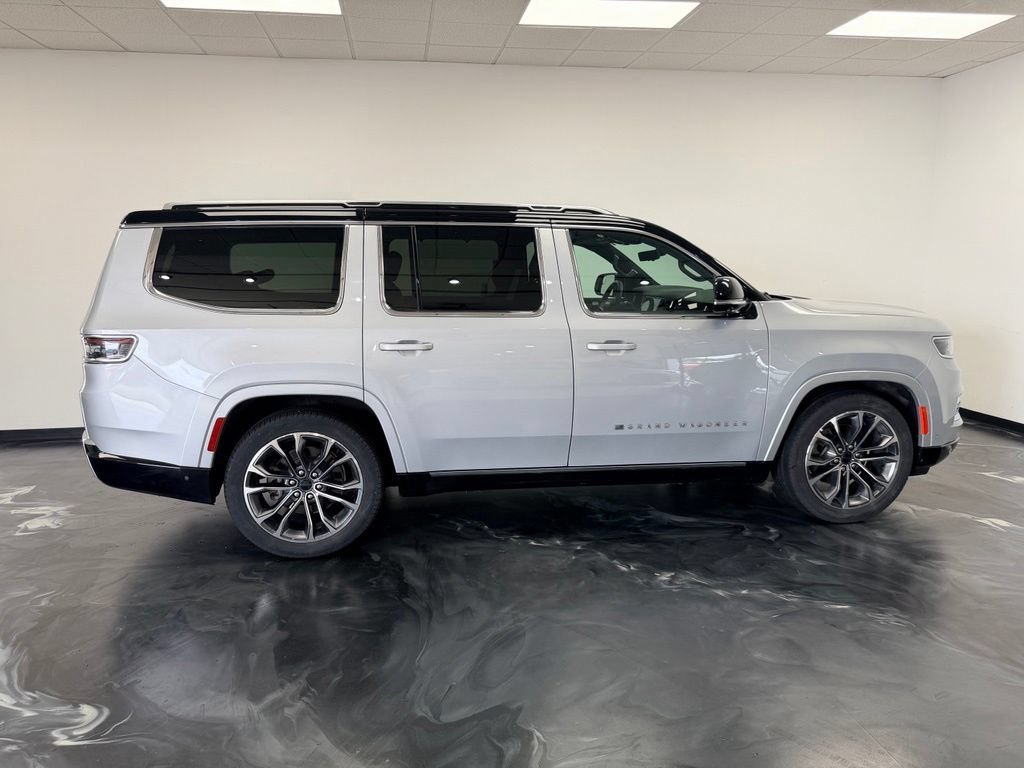 Used 2025 Jeep Grand Wagoneer Series III w/ Rear-Seat Entertainment Group AWD/4WD image 28