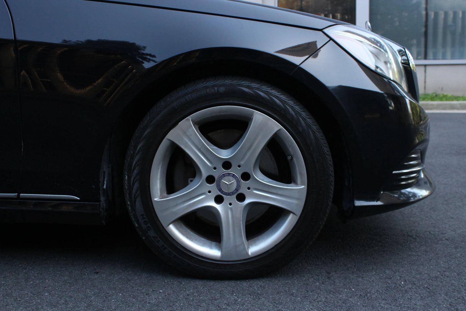 Used 2015 Mercedes-Benz E 350 4MATIC Sedan image 4