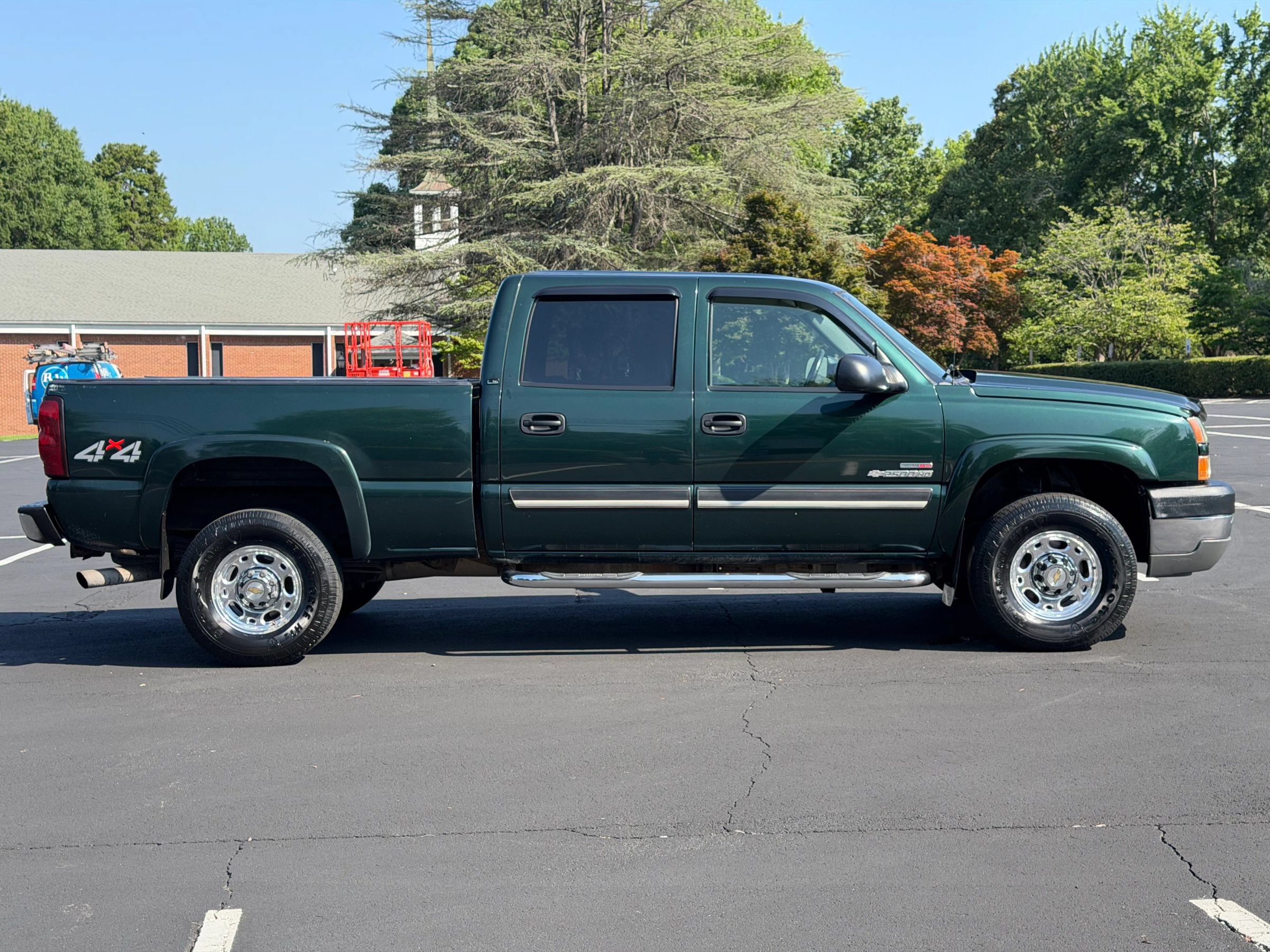 Used 2005 Chevrolet Silverado 2500 LS w/ Heavy-Duty Power Package AWD/4WD image 5