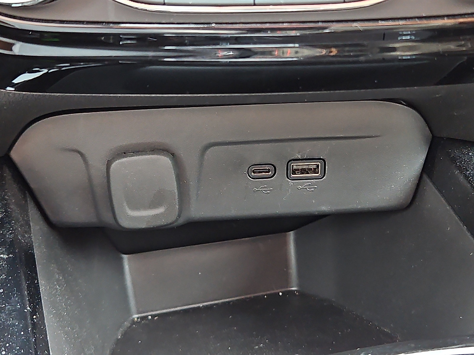 Used 2024 Chevrolet Trax RS FWD image 23
