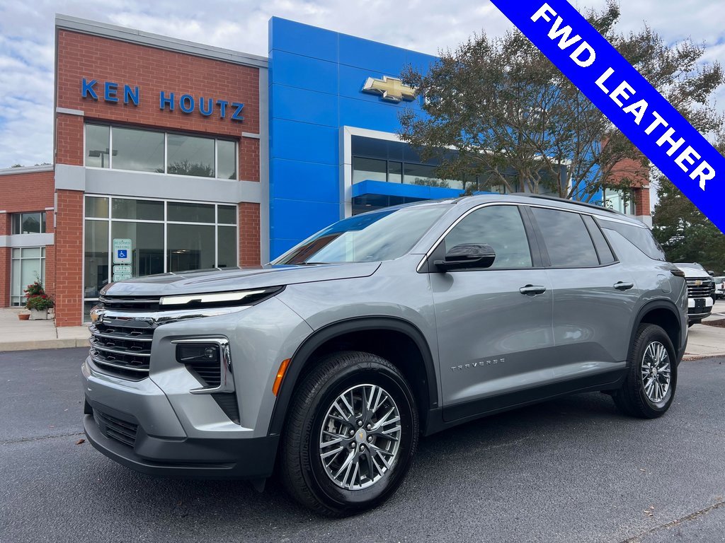 Used 2025 Chevrolet Traverse LT