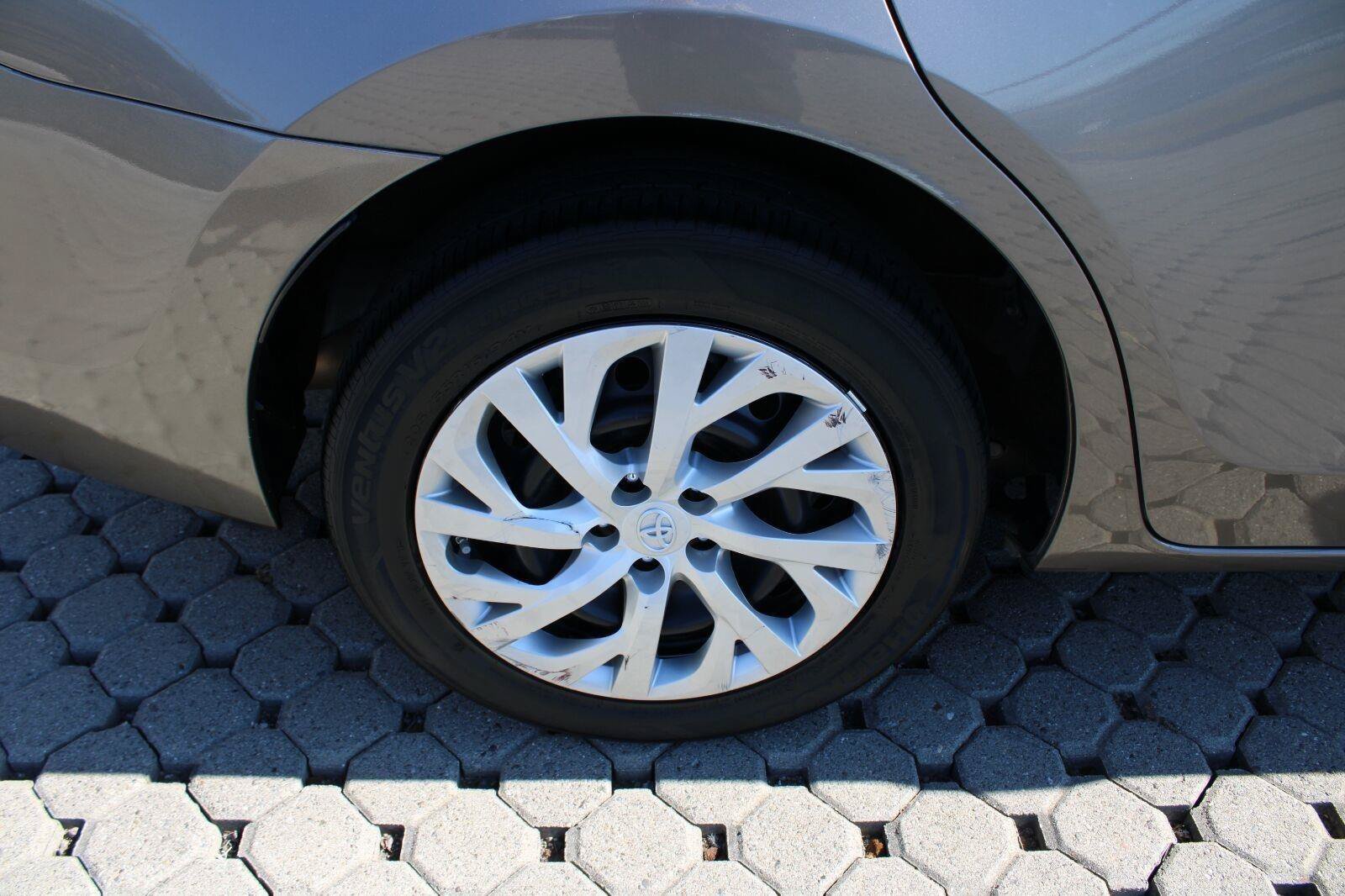 Used 2018 Toyota Corolla LE FWD image 14