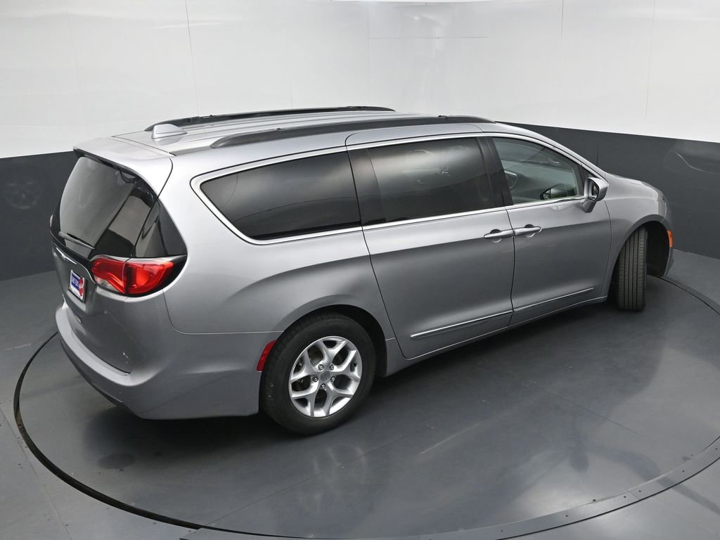 Used 2017 Chrysler Pacifica Touring-L w/ Tire & Wheel Group image 35