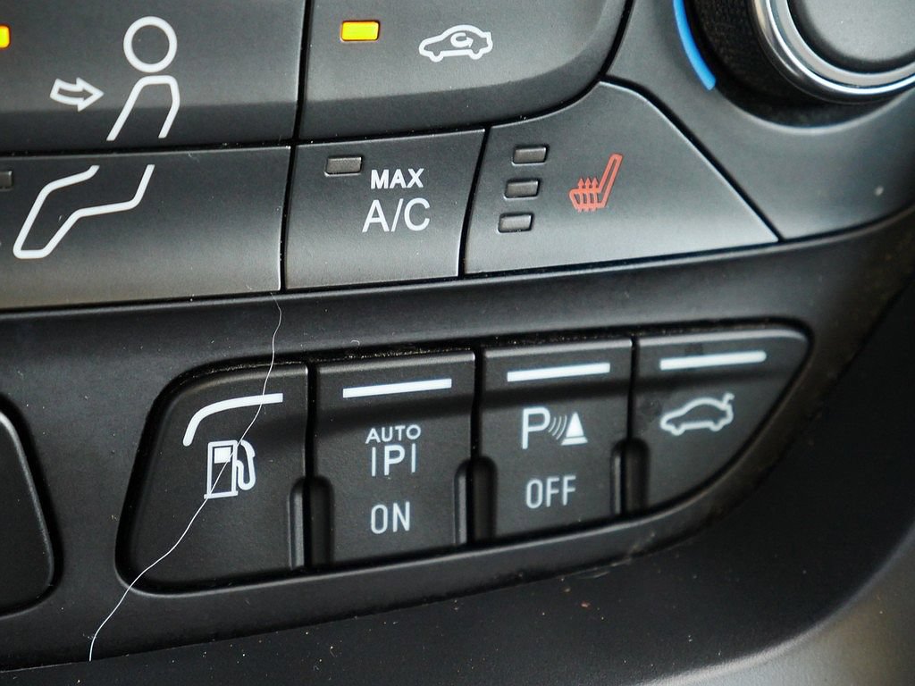 Used 2017 Ford C-MAX Energi Titanium w/ Equipment Group 501A FWD image 46