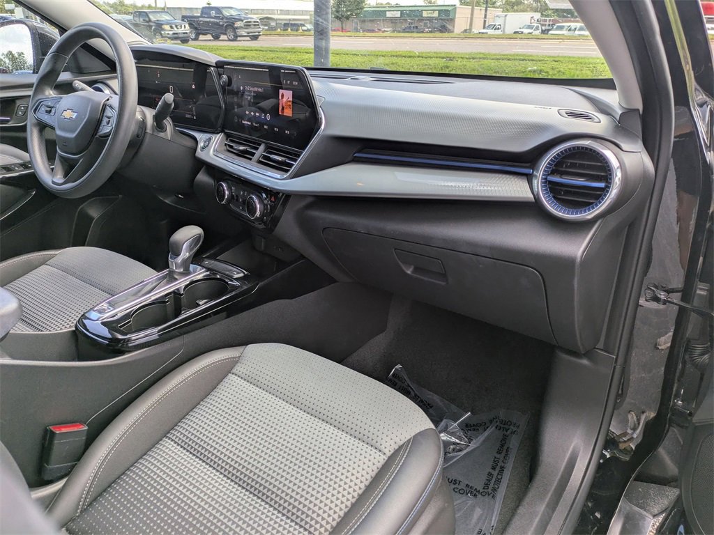 Used 2024 Chevrolet Trax LT image 32