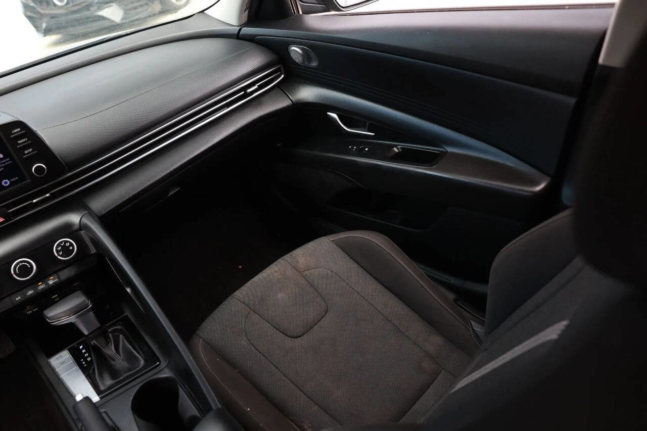 Used 2021 Hyundai Elantra SE FWD image 22