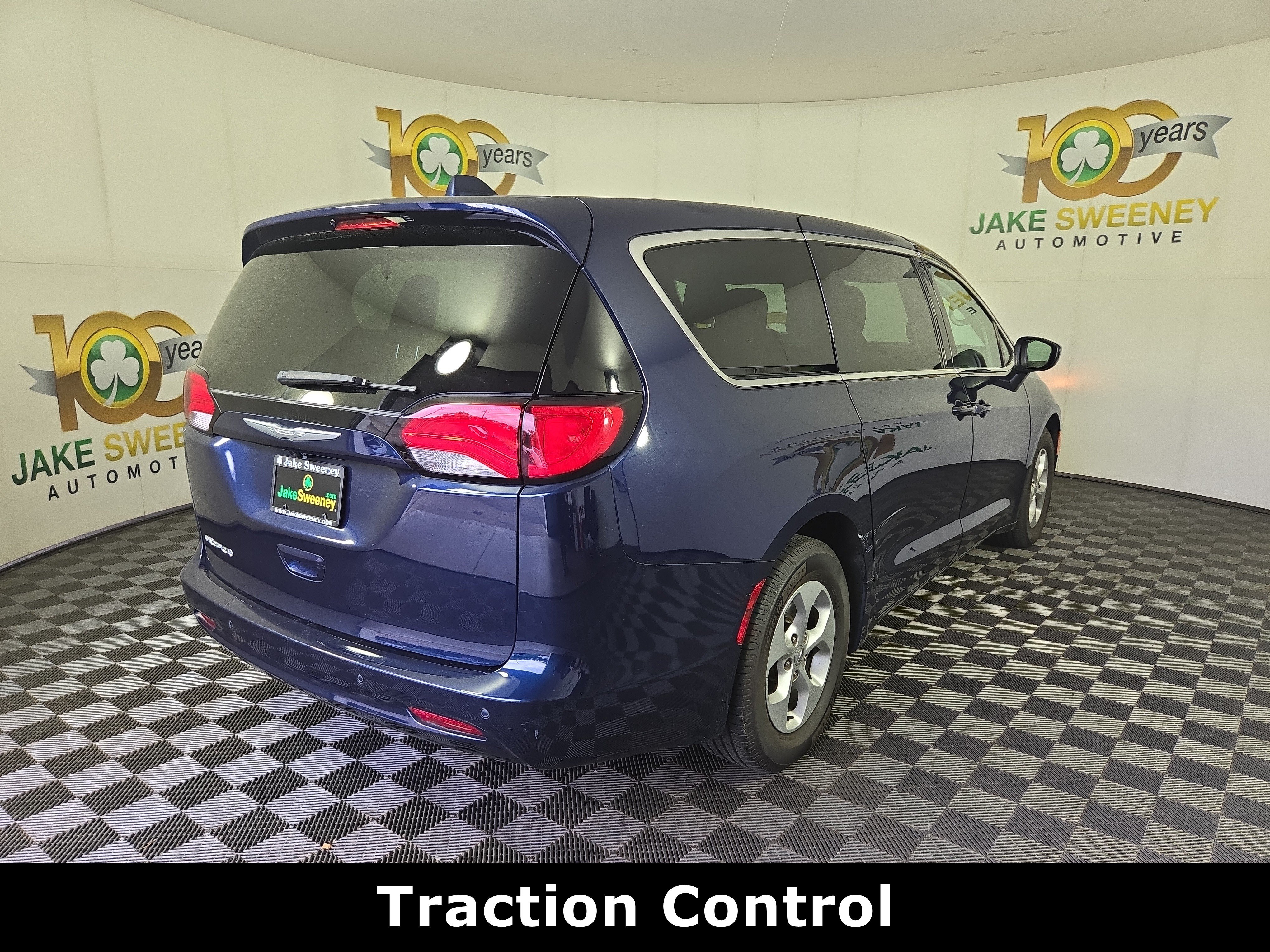Used 2017 Chrysler Pacifica LX w/ Tire & Wheel Group FWD image 9