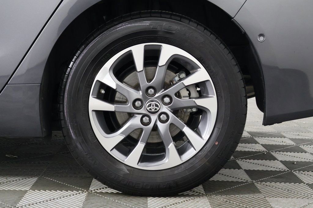 Used 2021 Toyota Prius XLE w/ Advanced Technology Package image 16