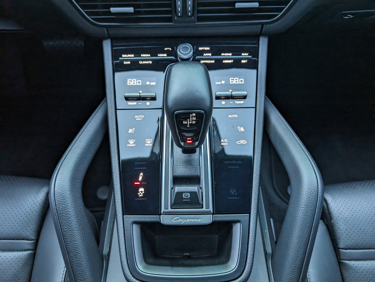 Used 2023 Porsche Cayenne Coupe image 23