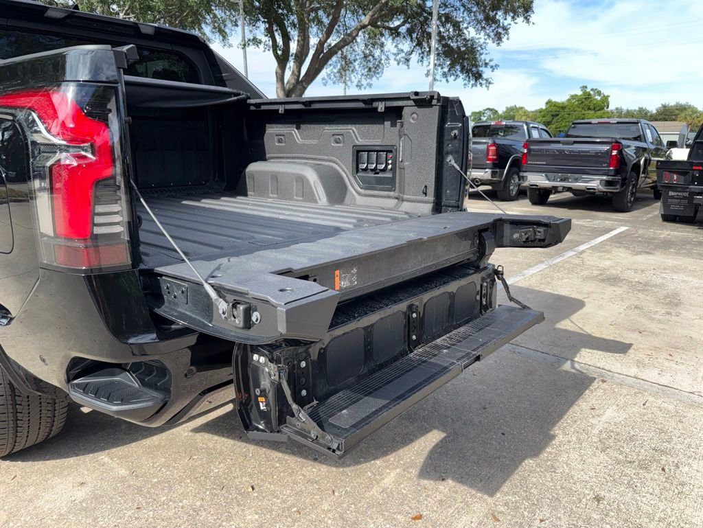 Used 2025 Chevrolet Silverado EV RST AWD/4WD image 24