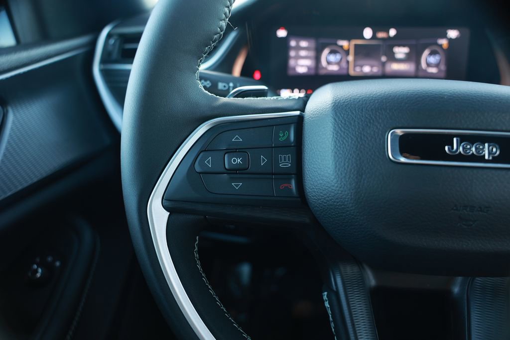 New 2025 Jeep Grand Cherokee Altitude image 17