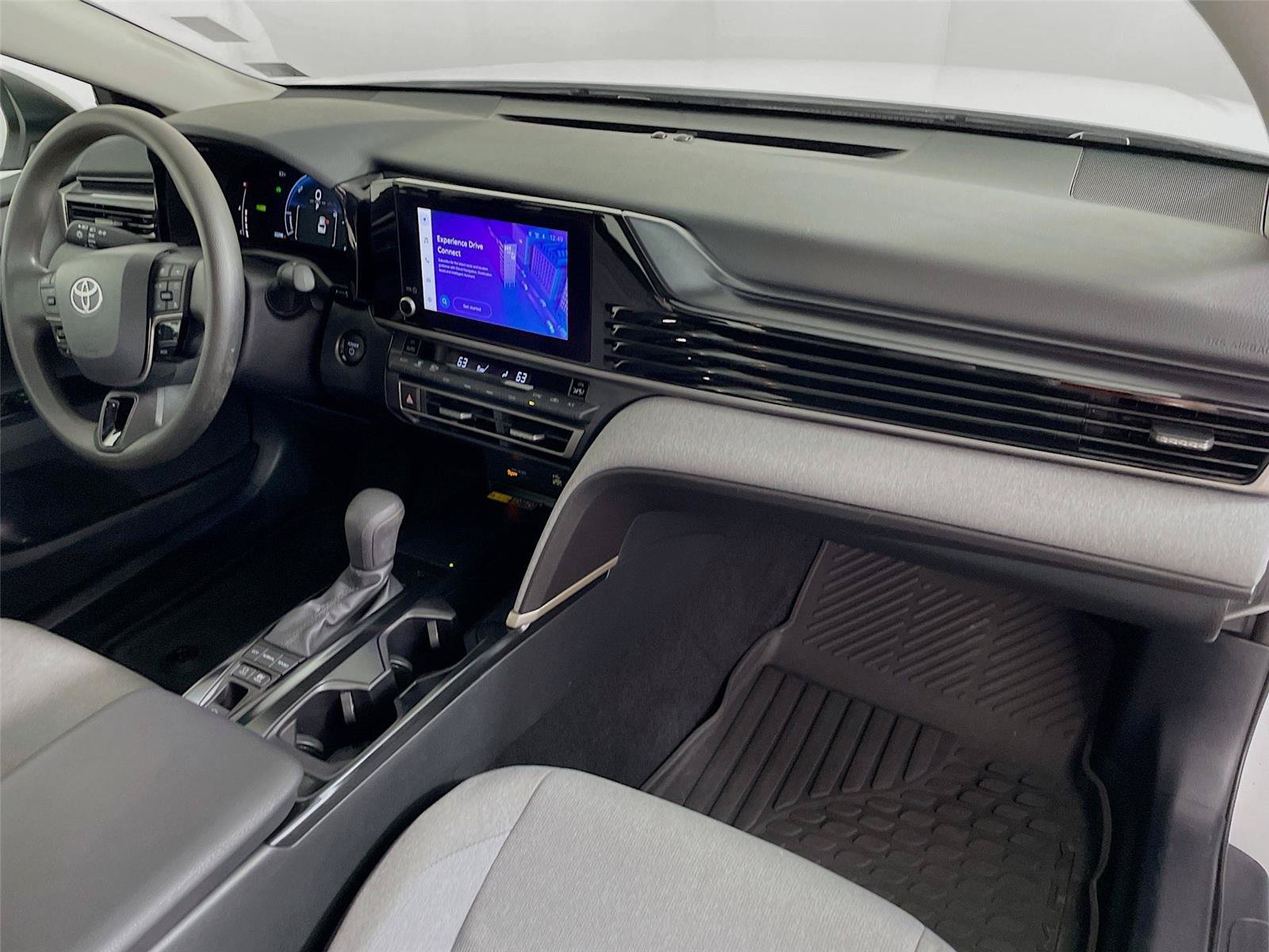 Used 2025 Toyota Camry LE w/ Convenience Package FWD image 30