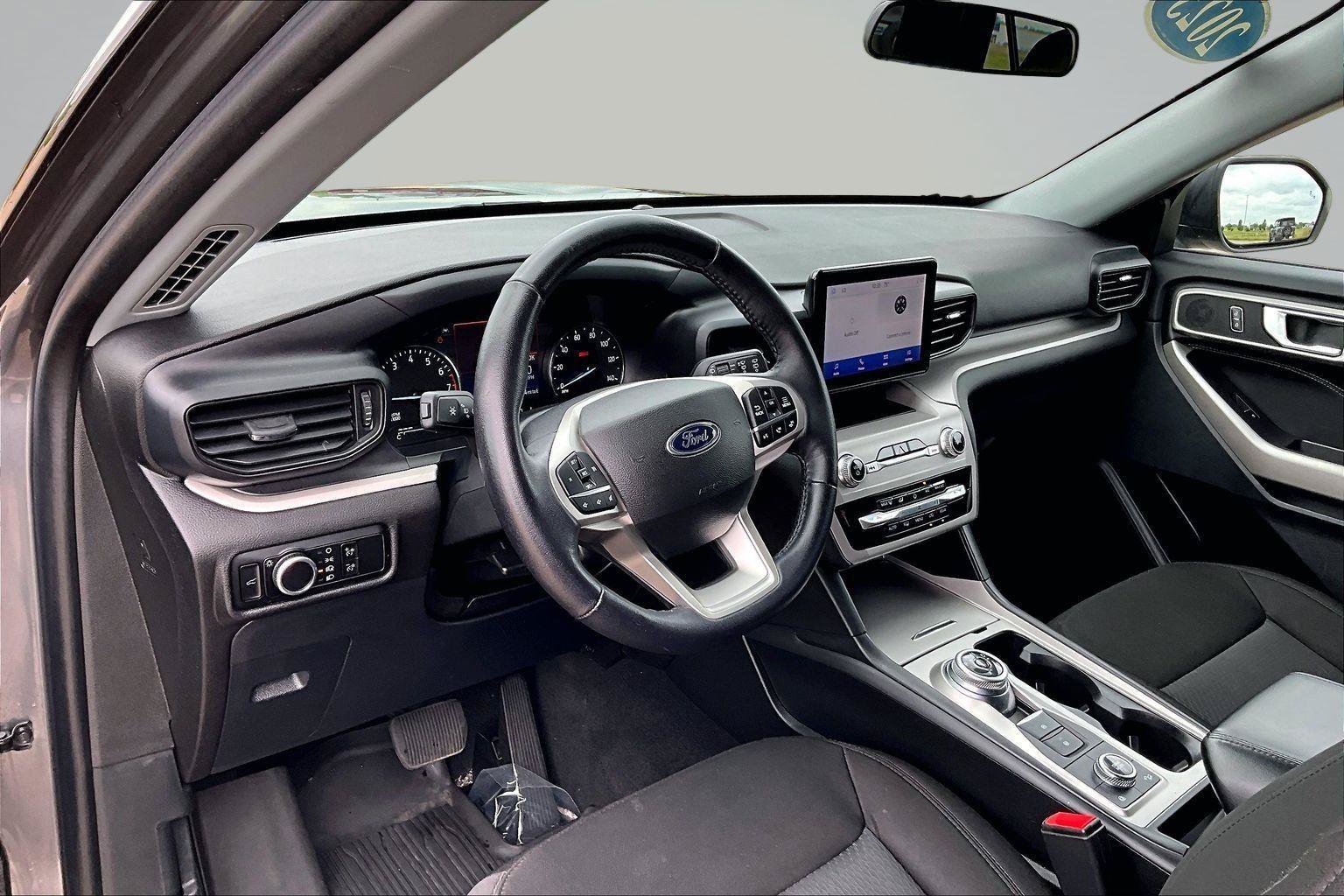 Used 2023 Ford Explorer XLT AWD/4WD image 15