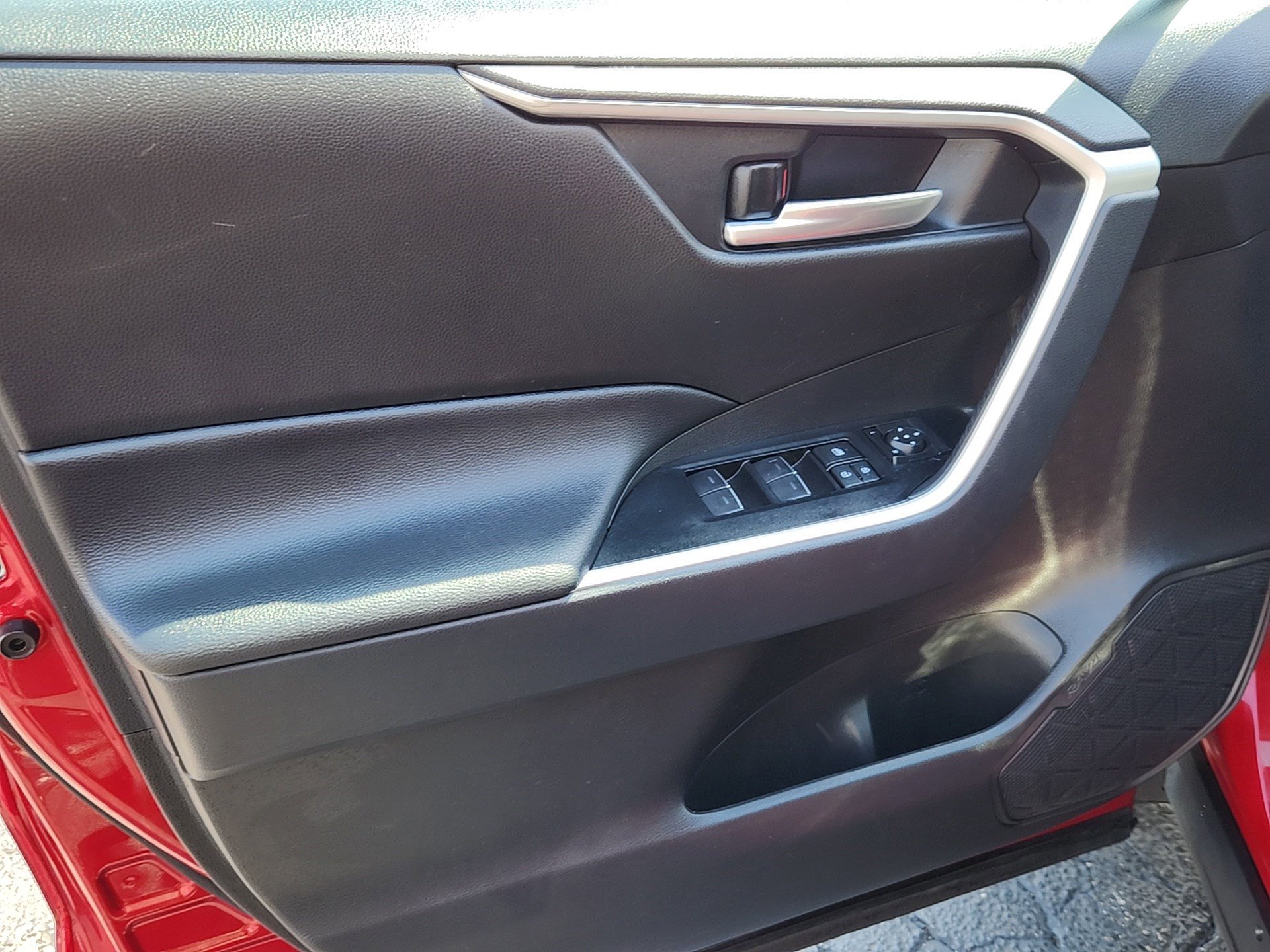 Certified 2025 Toyota RAV4 XLE AWD/4WD image 10