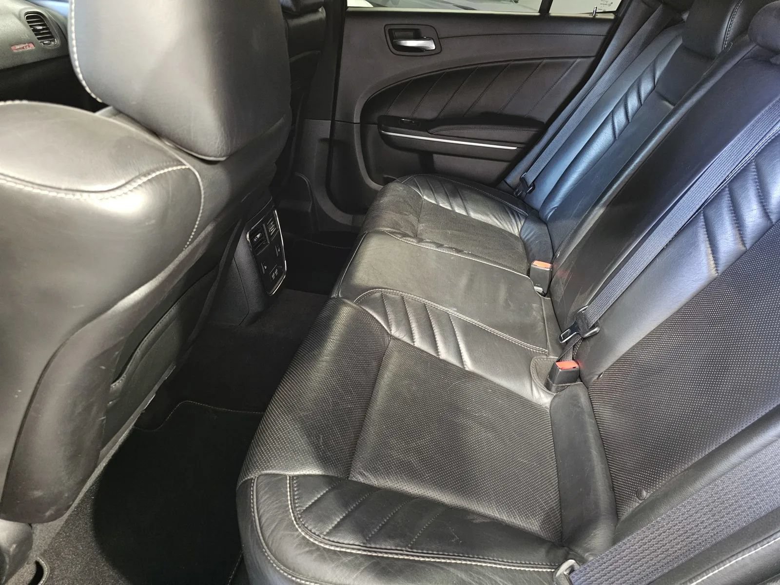 Used 2018 Dodge Charger SRT Hellcat w/ Harman/Kardon Audio Group RWD image 12