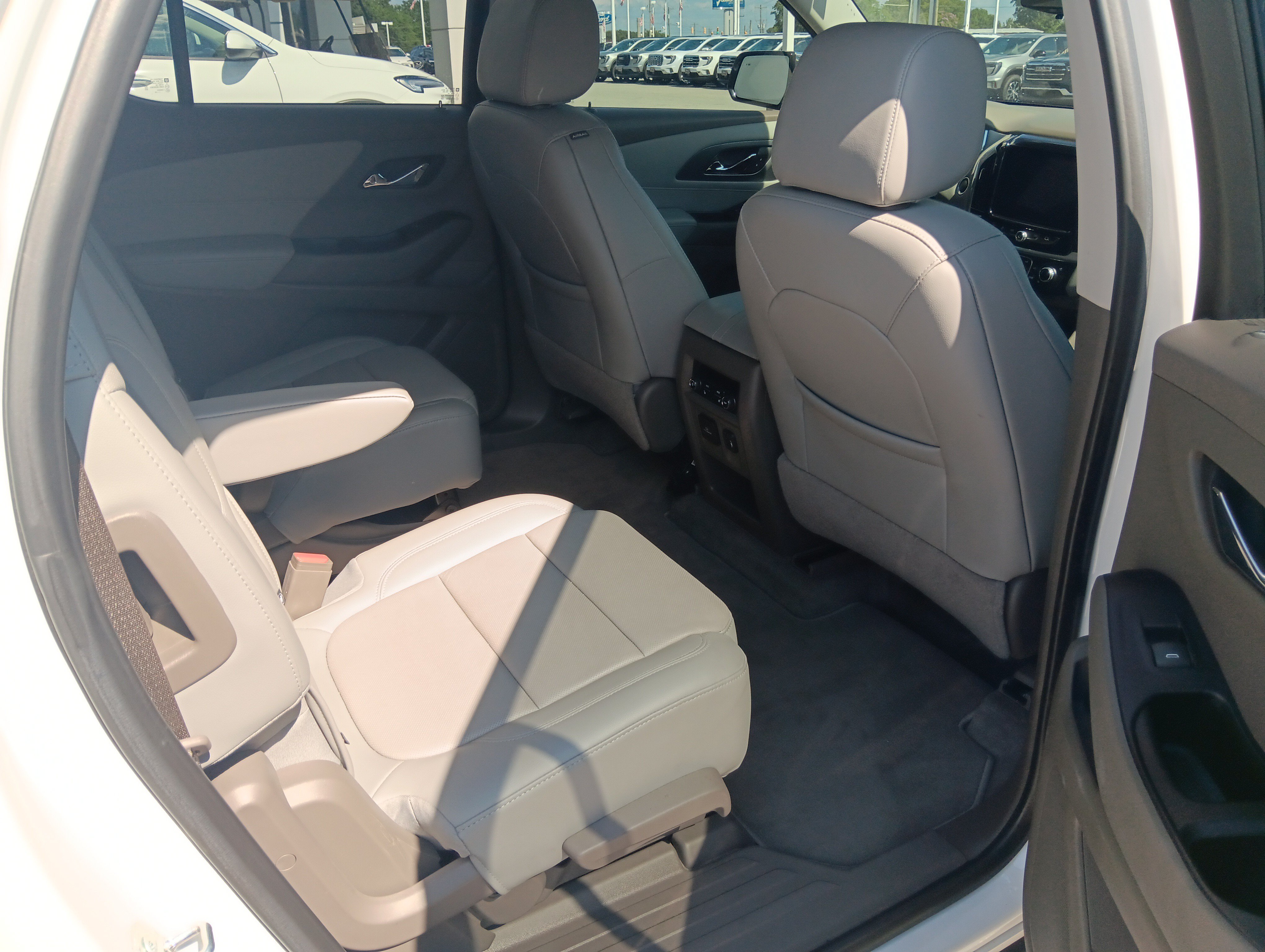 Used 2020 Chevrolet Traverse Premier AWD/4WD image 19