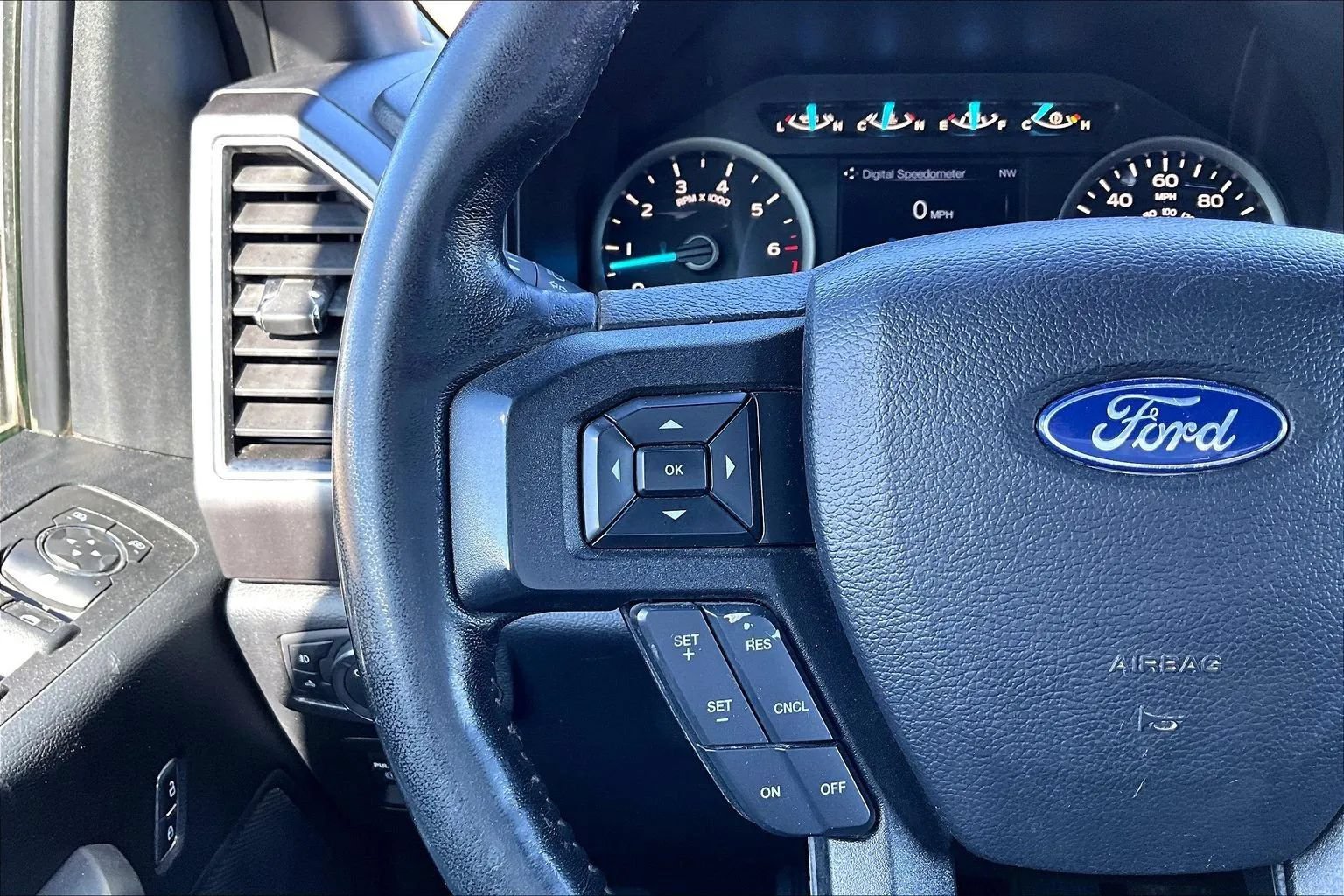 Used 2018 Ford F150 XLT w/ Equipment Group 302A Luxury AWD/4WD image 11