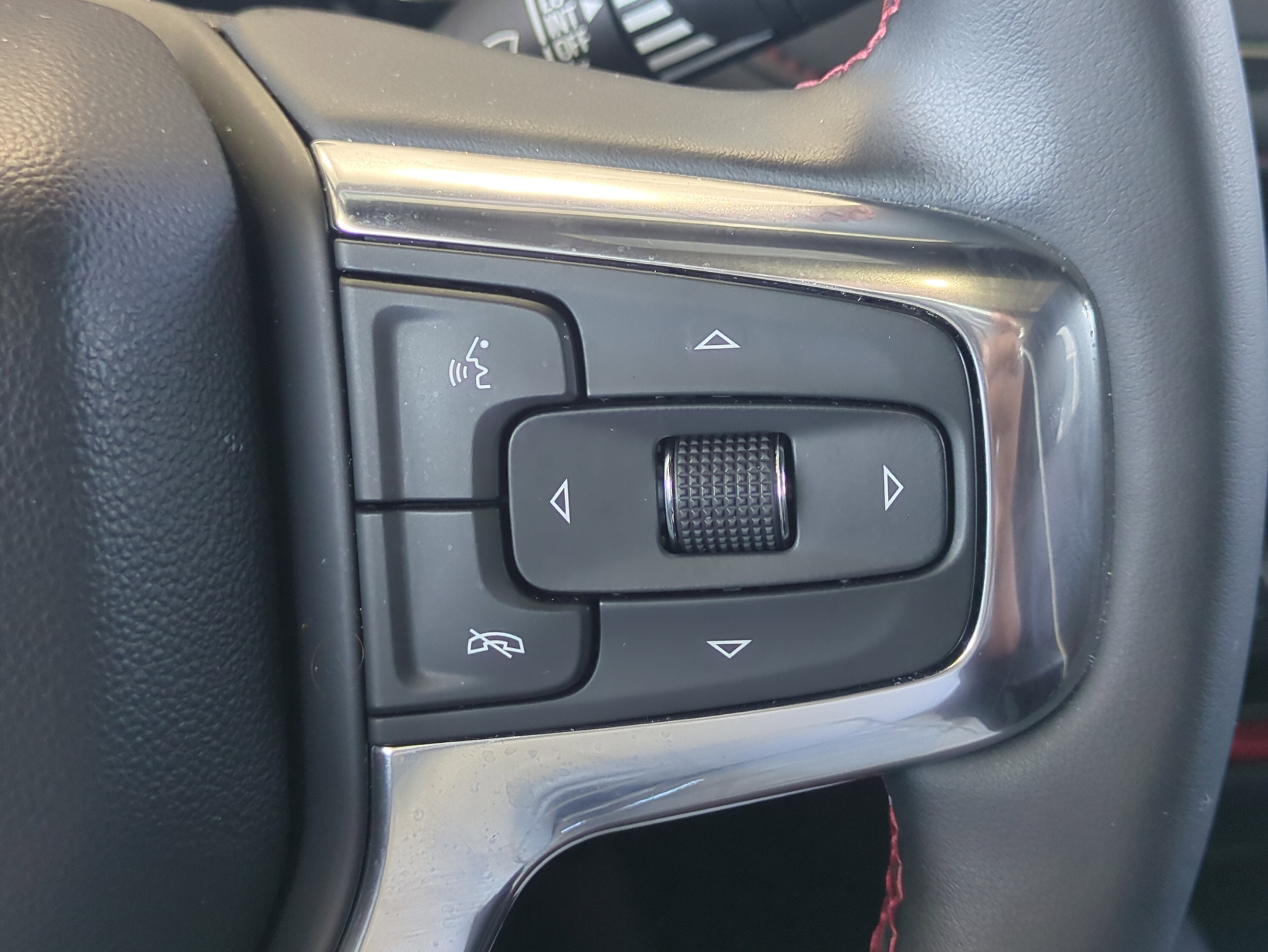 Used 2023 Chevrolet Blazer RS w/ Enhanced Convenience Package image 29