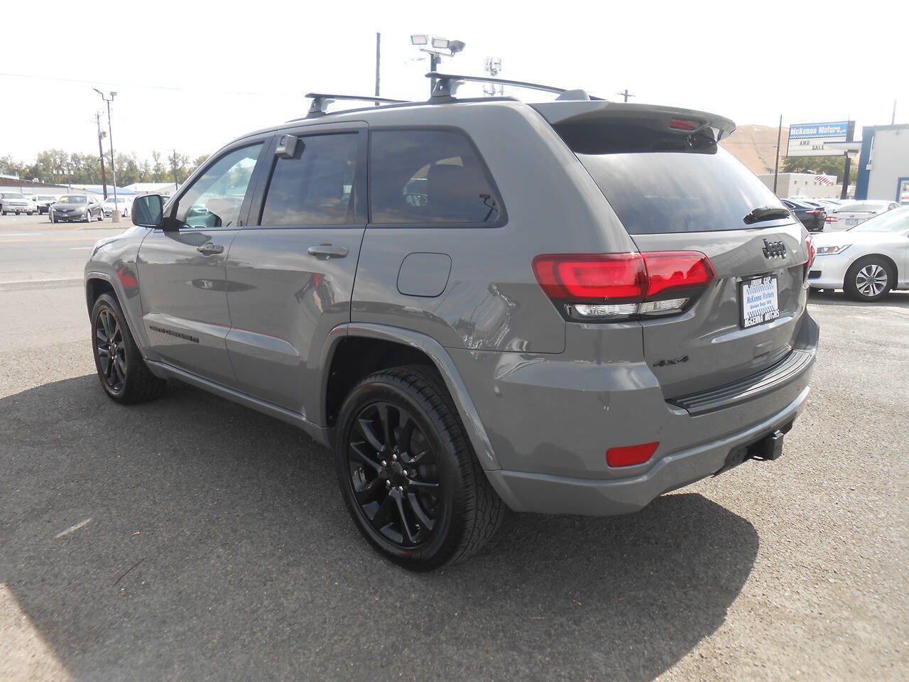 Used 2022 Jeep Grand Cherokee Laredo X AWD/4WD image 7