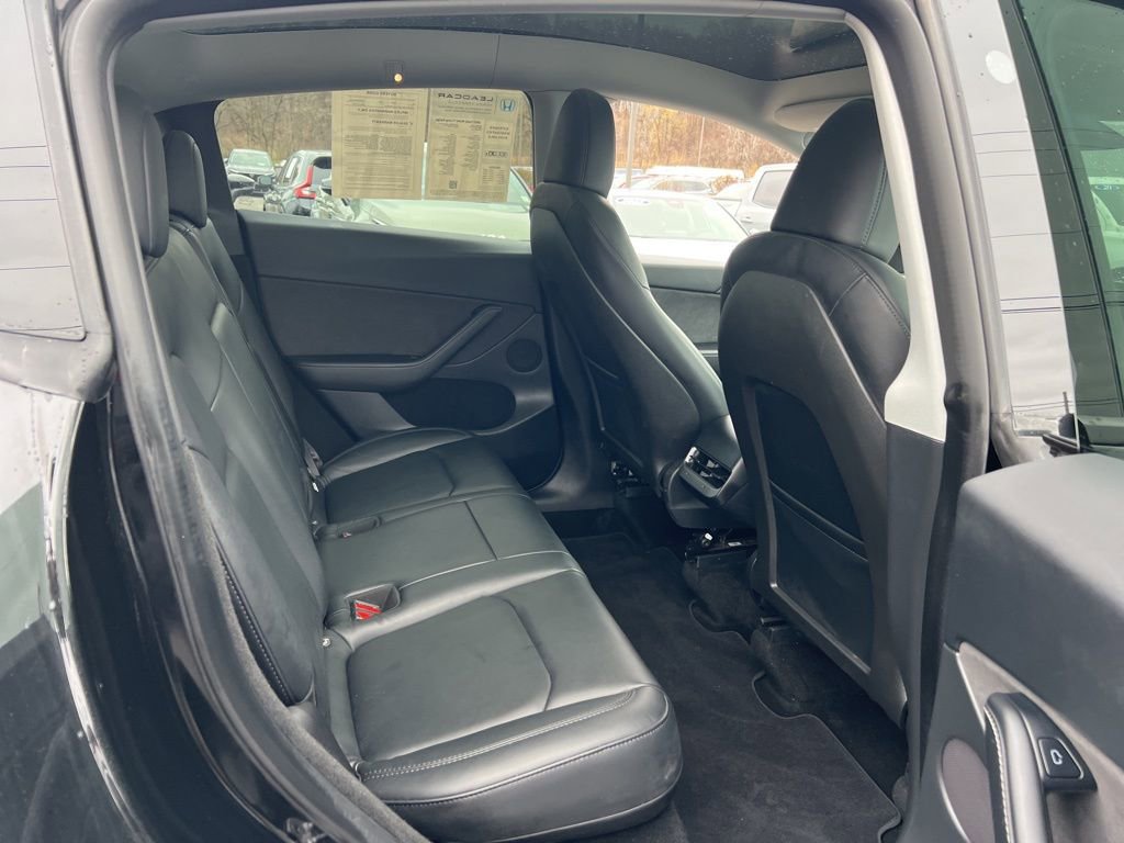 Used 2022 Tesla Model Y Long Range image 23