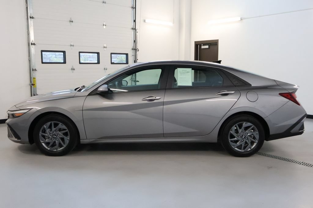 Used 2024 Hyundai Elantra SEL FWD image 4