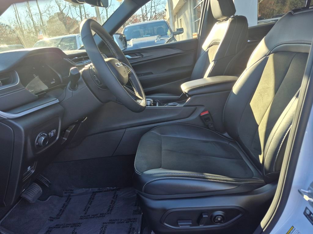 Used 2025 Jeep Grand Cherokee L Laredo image 14