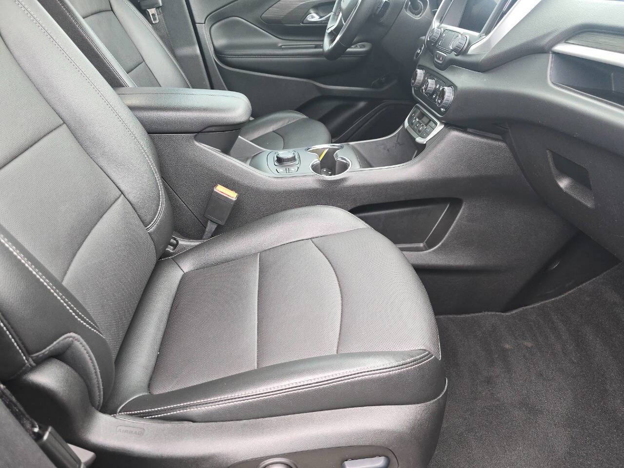 Used 2023 GMC Terrain SLT image 27