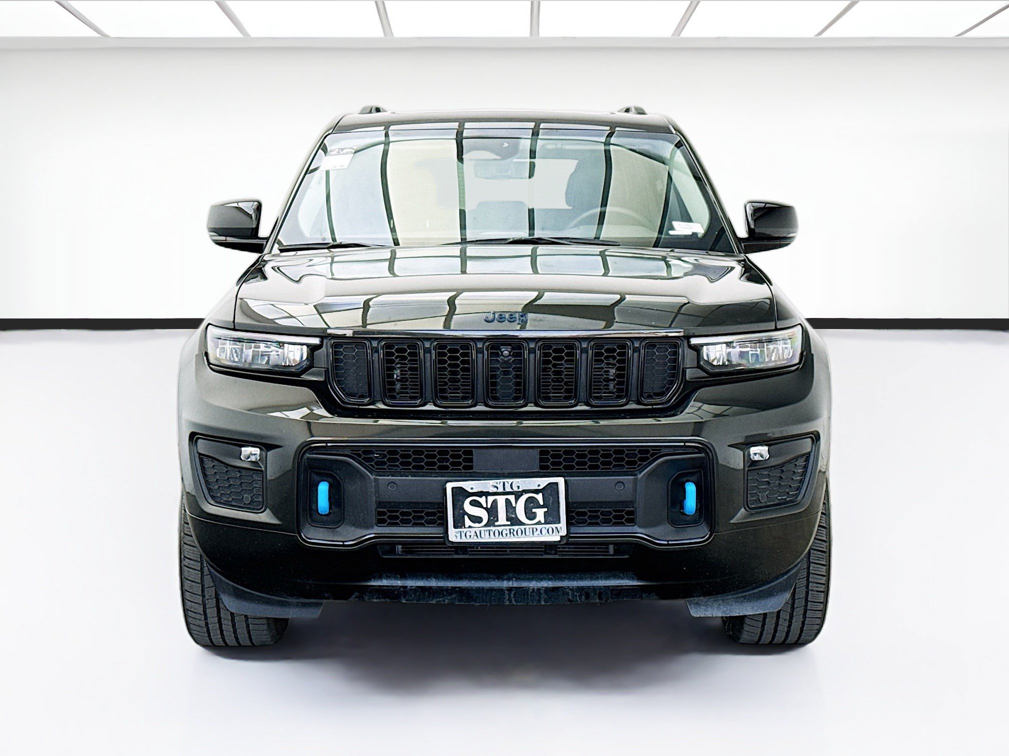 Used 2023 Jeep Grand Cherokee 30th Anniversary AWD/4WD image 2