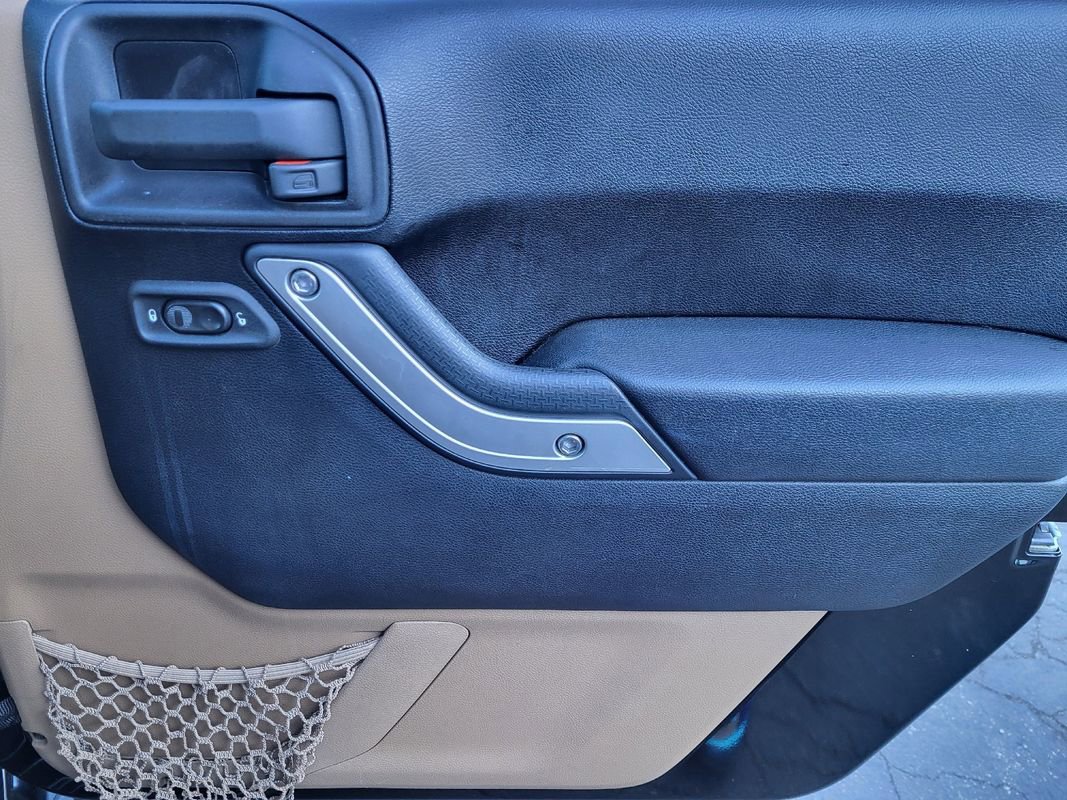 Used 2012 Jeep Wrangler Unlimited Sahara w/ Dual Top Group image 23