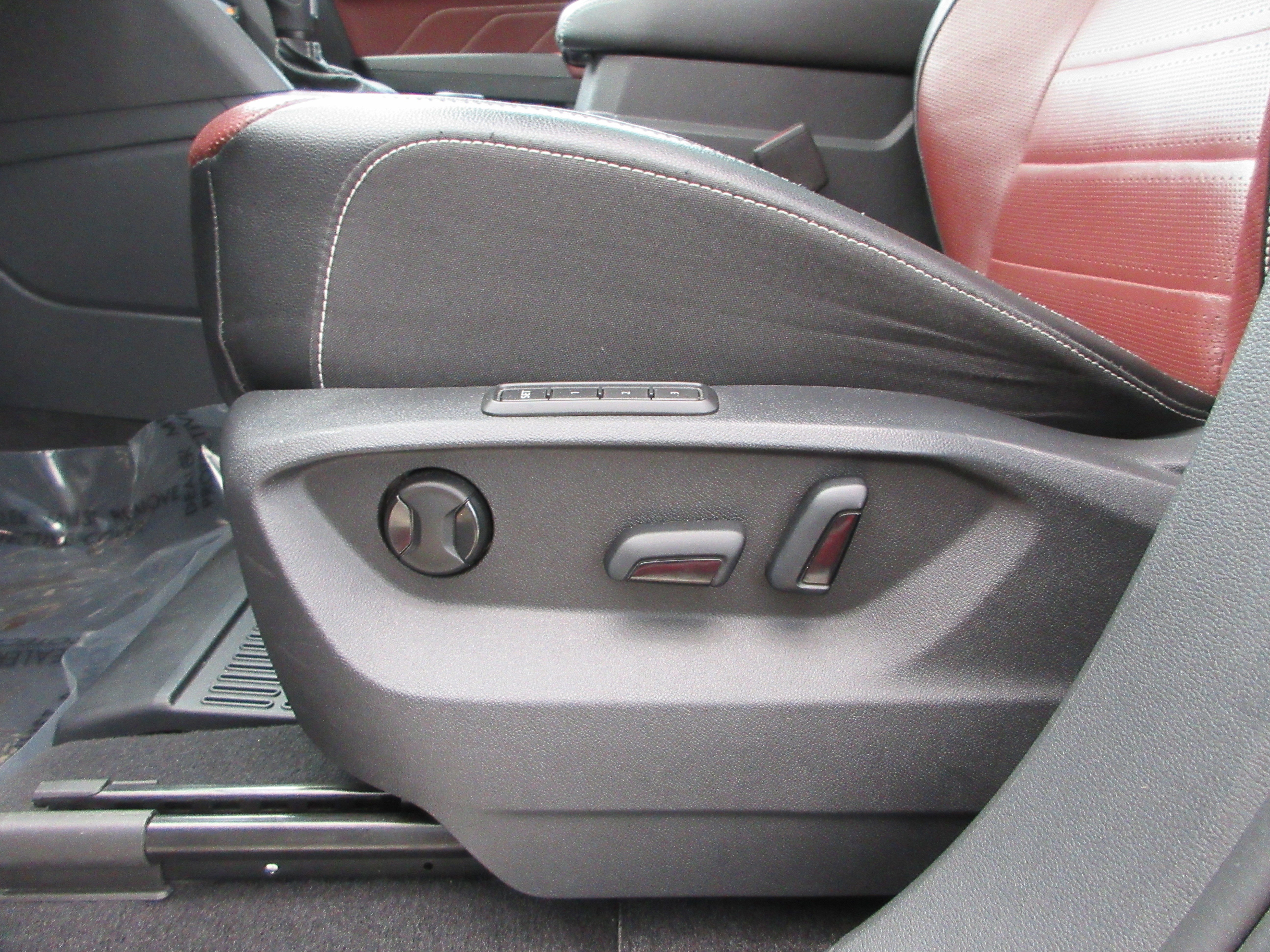 Used 2022 Volkswagen Atlas Cross Sport SEL Premium R-Line image 36