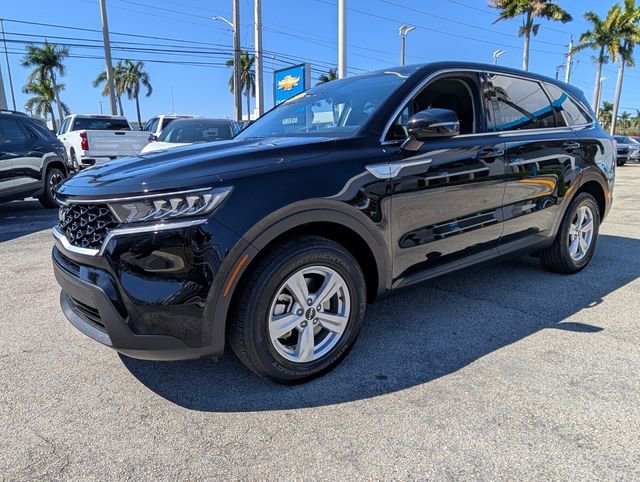 Used 2023 Kia Sorento LX image 3