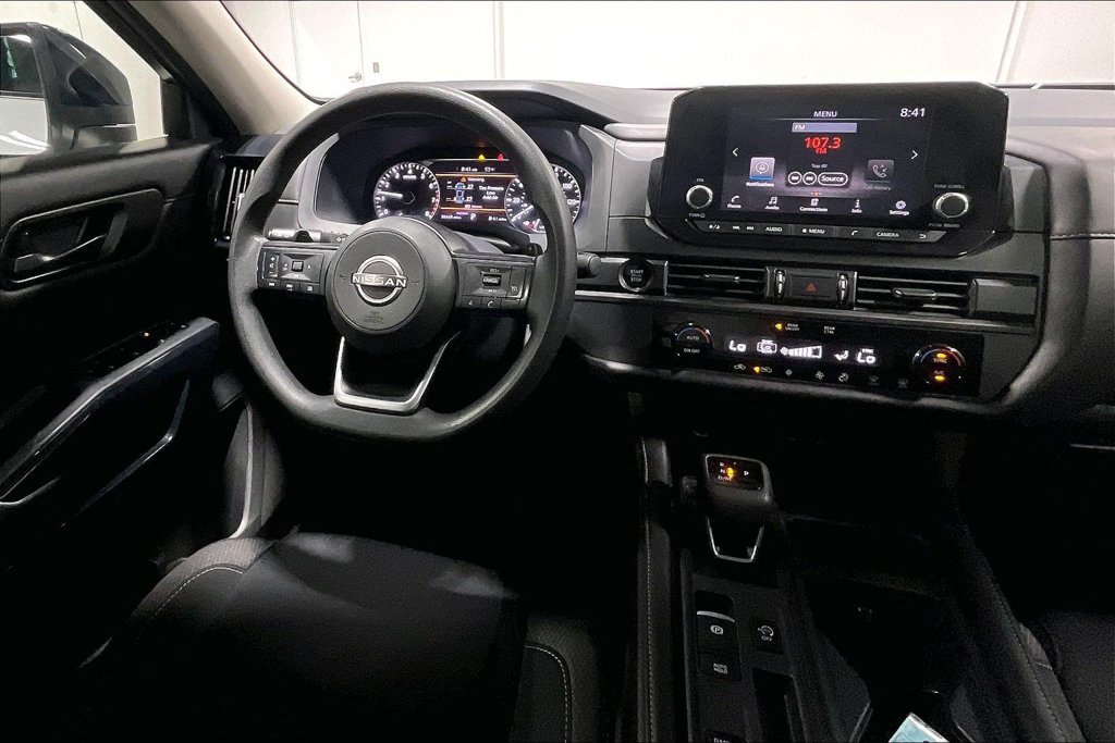 Used 2025 Nissan Pathfinder S FWD image 6