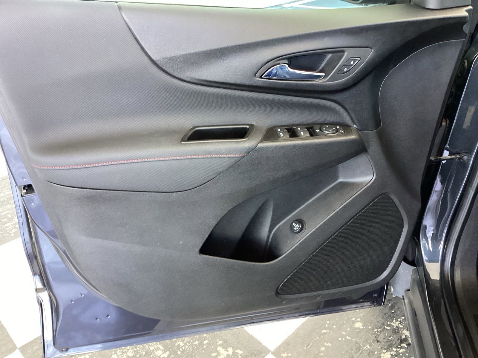 Used 2022 Chevrolet Equinox RS image 22