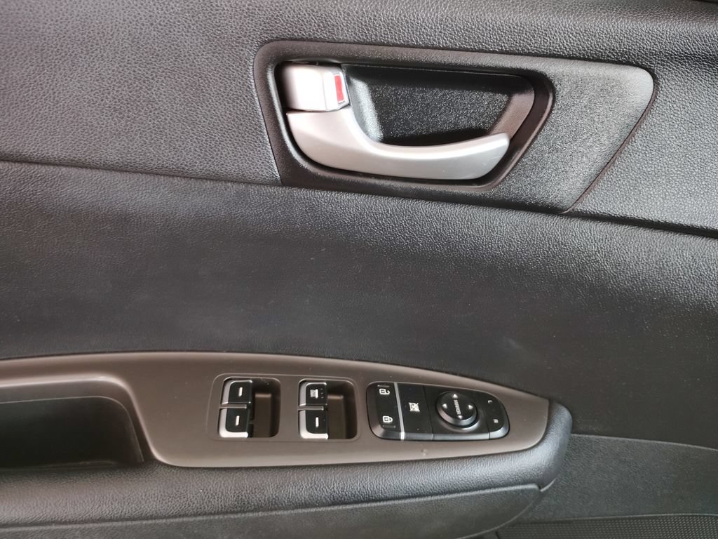 Used 2020 Kia Optima LX FWD image 23