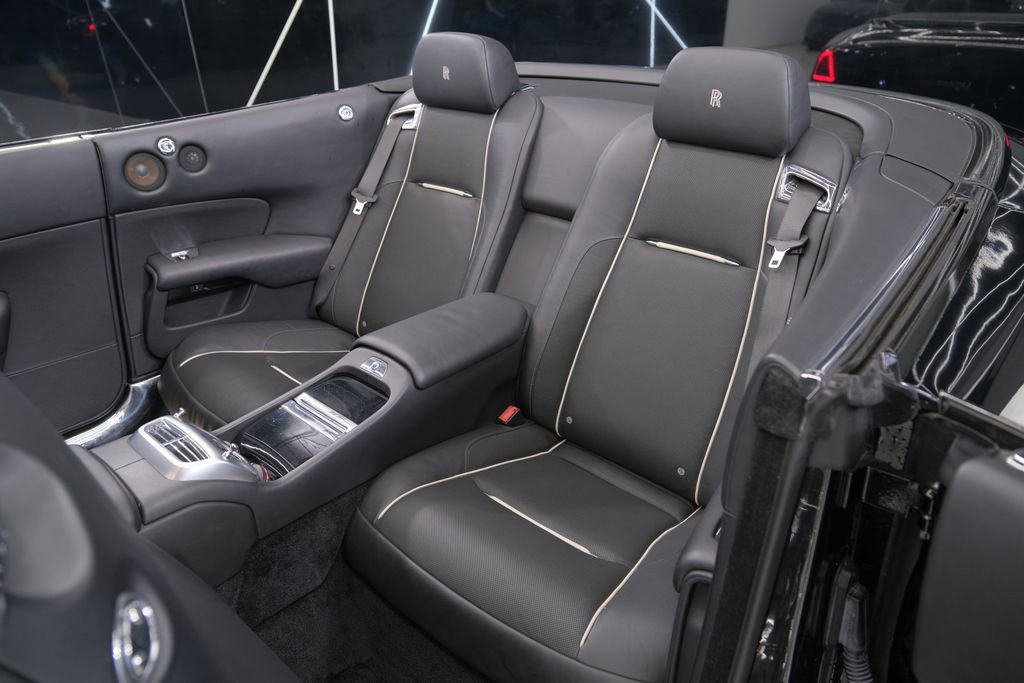 Used 2016 Rolls-Royce Dawn image 25