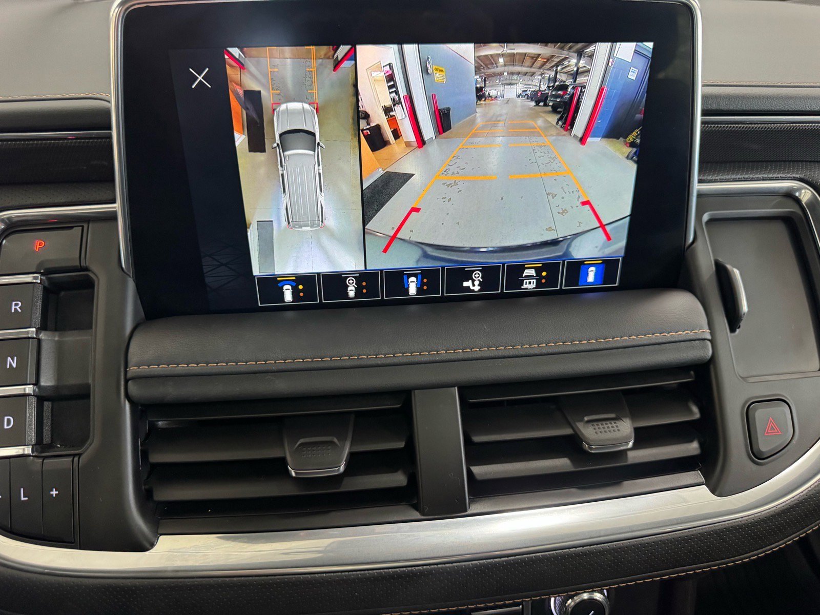 Certified 2024 GMC Yukon AT4 w/ Technology Package AWD/4WD image 28