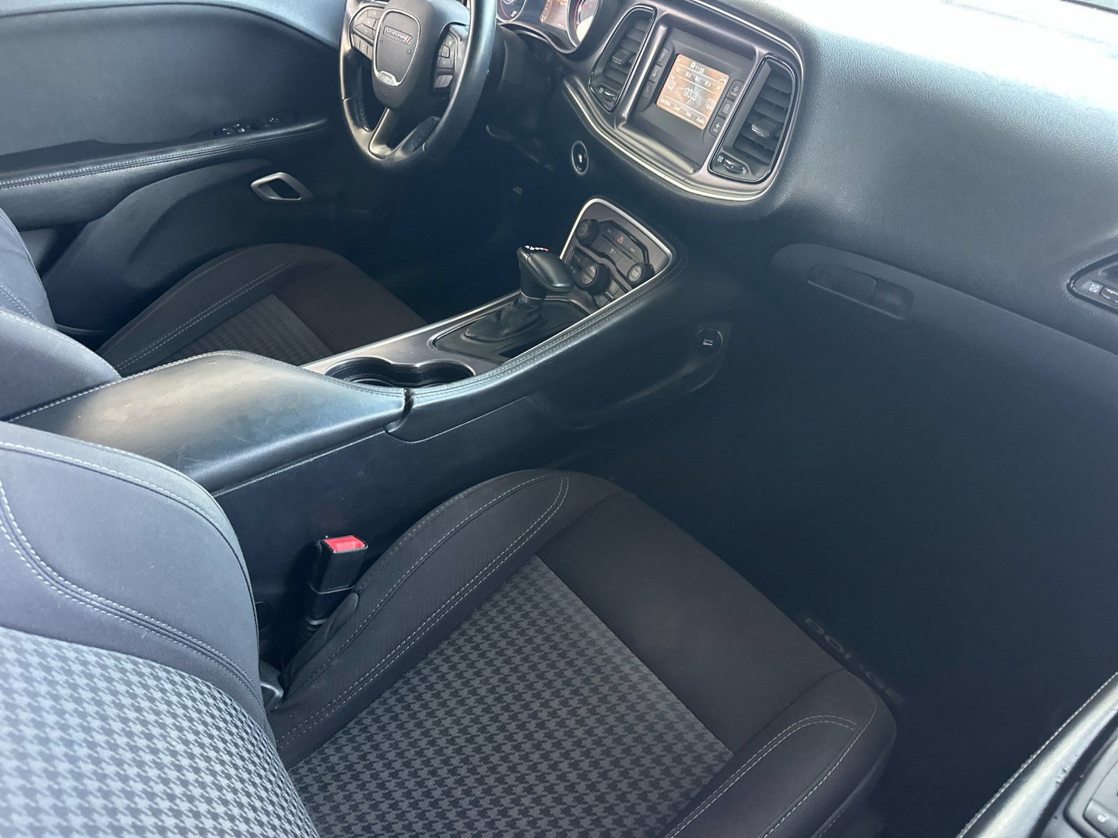 Used 2015 Dodge Challenger SXT RWD image 14