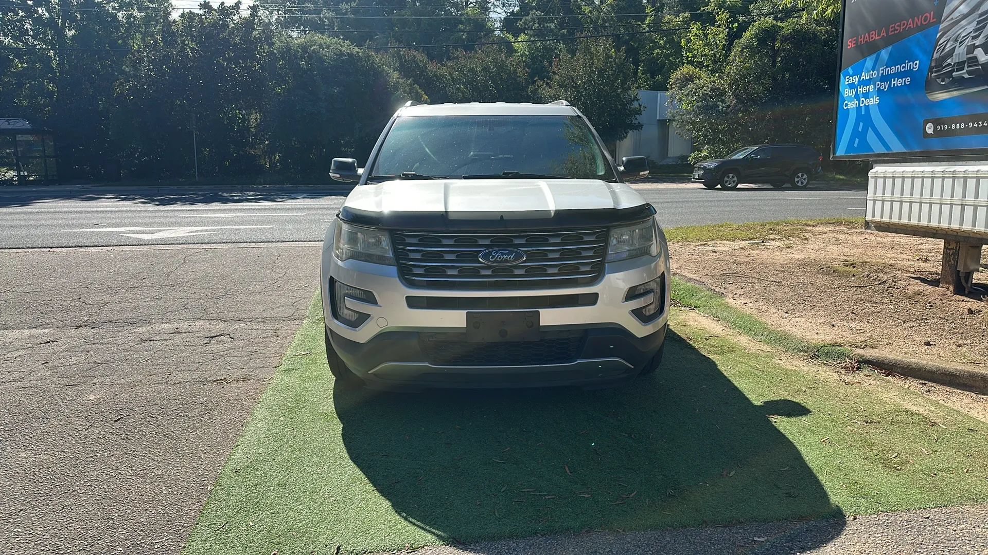 Used 2016 Ford Explorer XLT AWD/4WD image 2