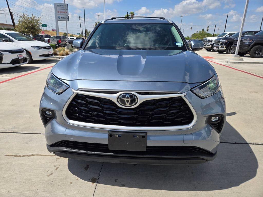 Used 2023 Toyota Highlander XLE FWD image 8