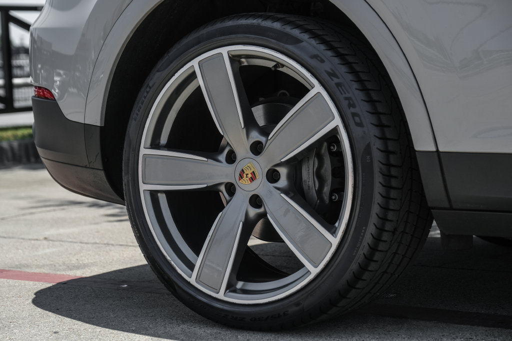 Used 2023 Porsche Cayenne S Platinum AWD/4WD image 77