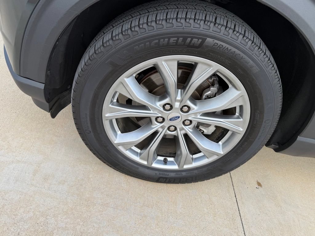 Used 2024 Ford Explorer XLT w/ Equipment Group 202A AWD/4WD image 11