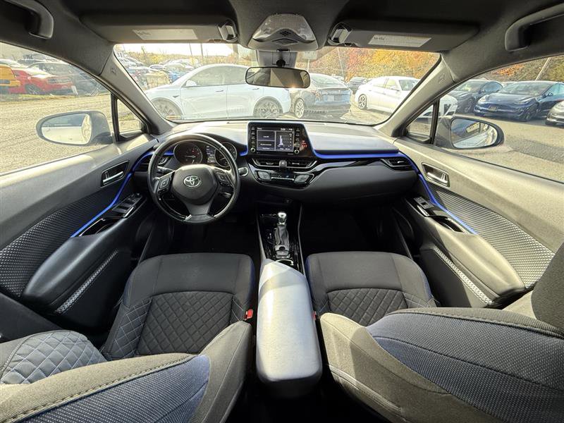 Used 2021 Toyota C-HR XLE image 11