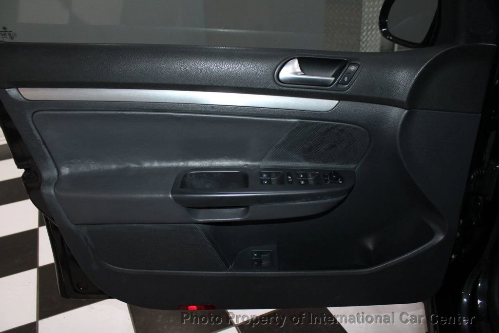 Used 2009 Volkswagen GTI 4-Door image 11